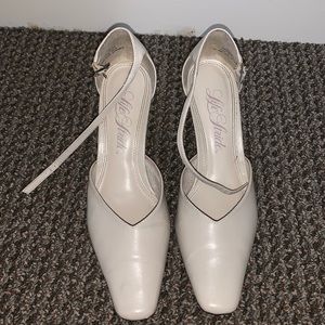 Life Stride Square Toed Heels